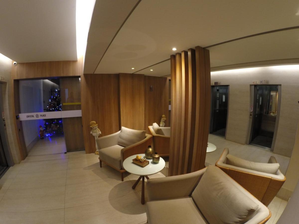 Flat Crystal Place